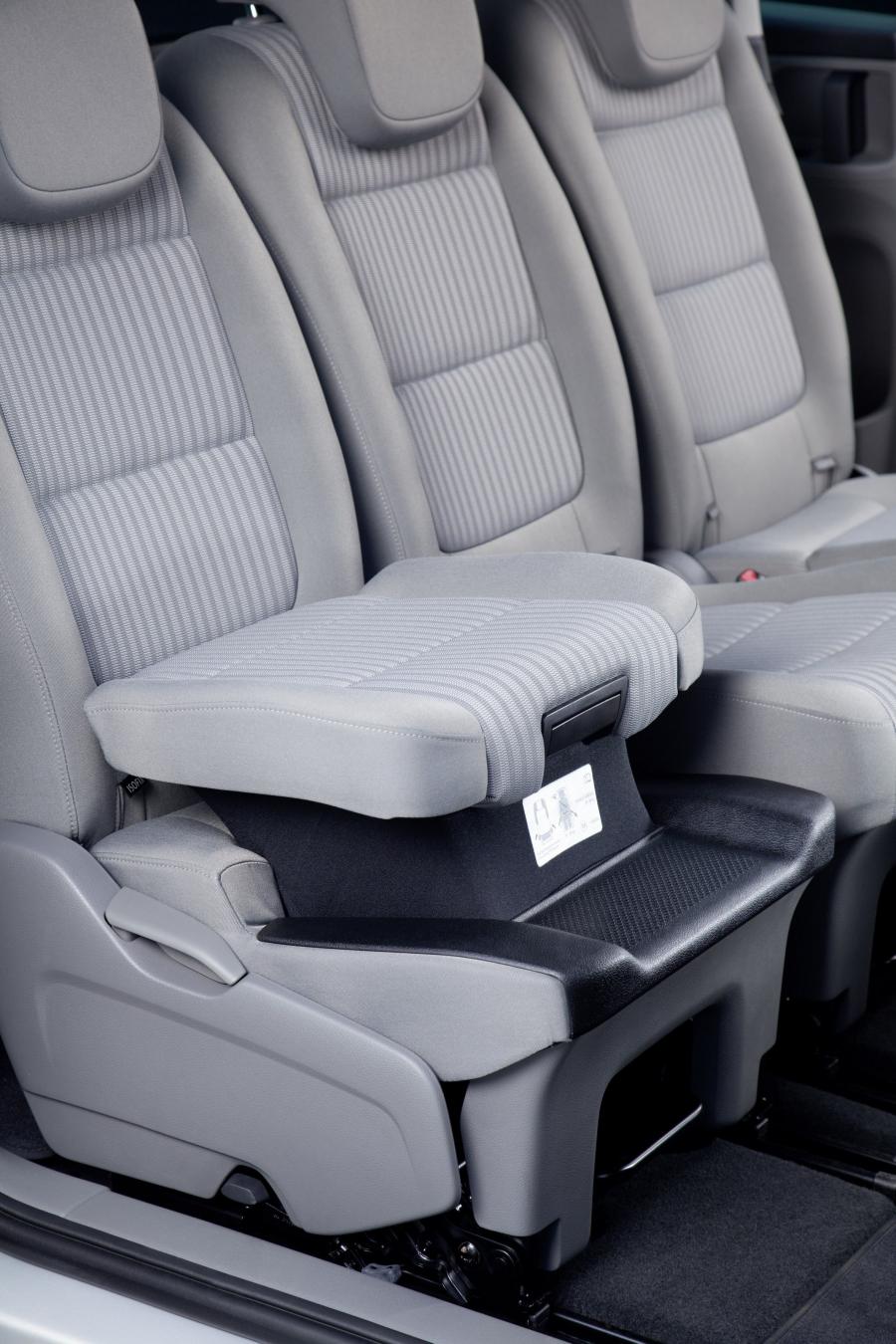  Seat Alhambra 2010 года  (фото 32 из 113)